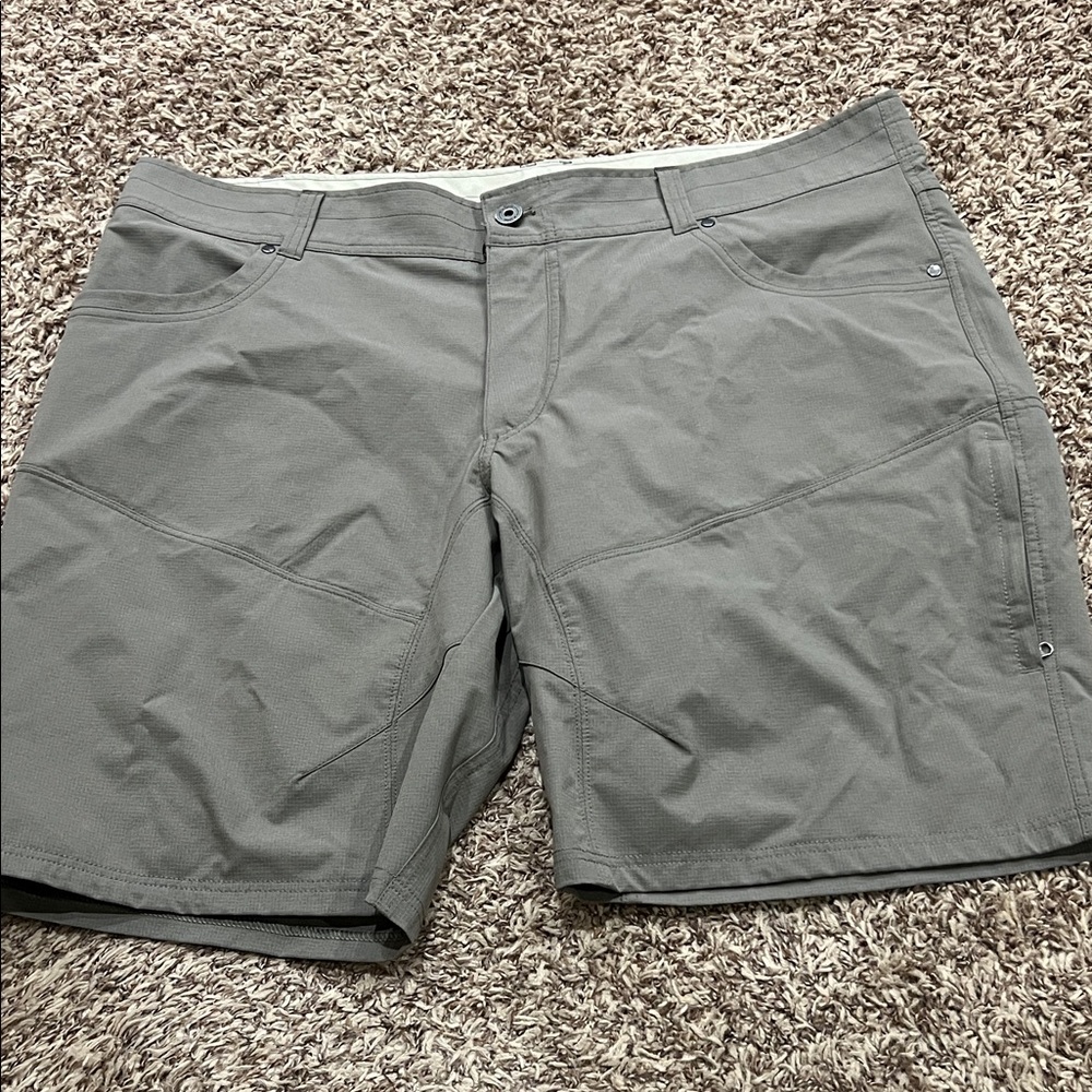 Kuhl Silencr Kargp shorts sz 42